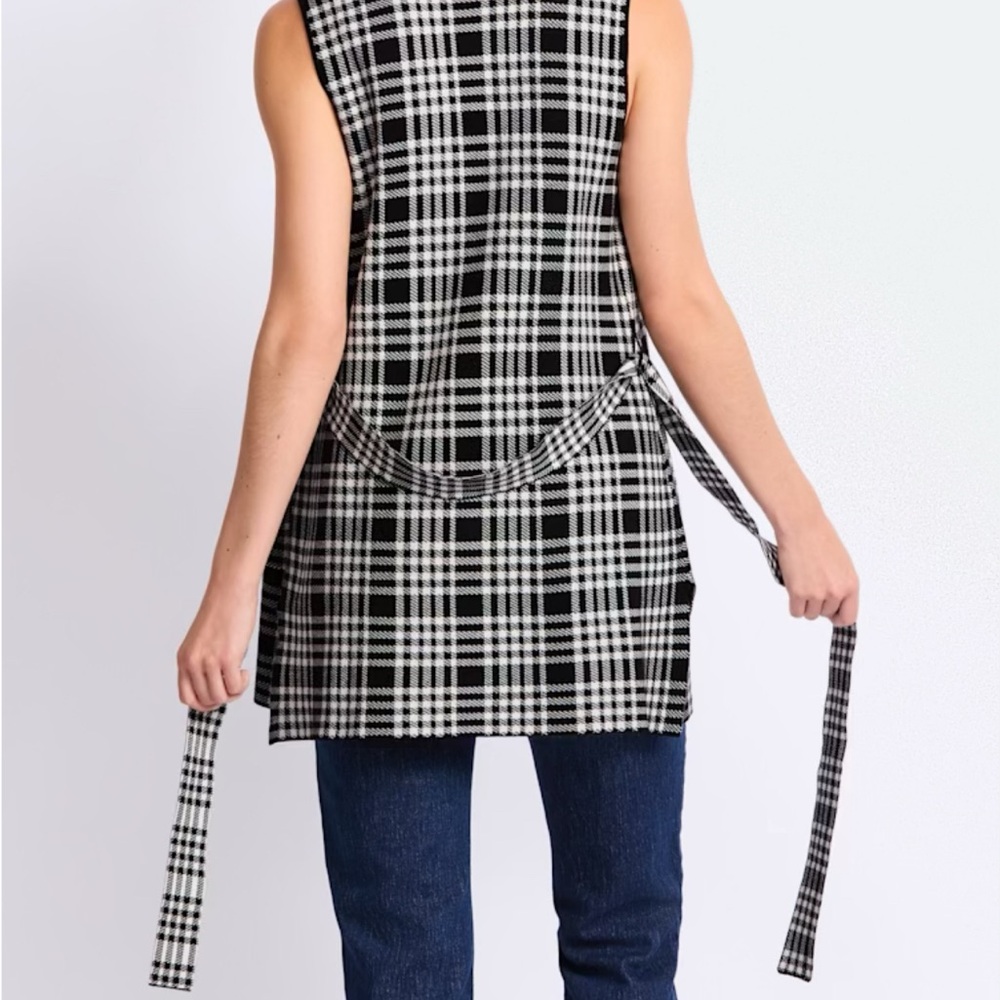 Chic Black and White Plaid Sleeveless Vest - Picture 2 of 3